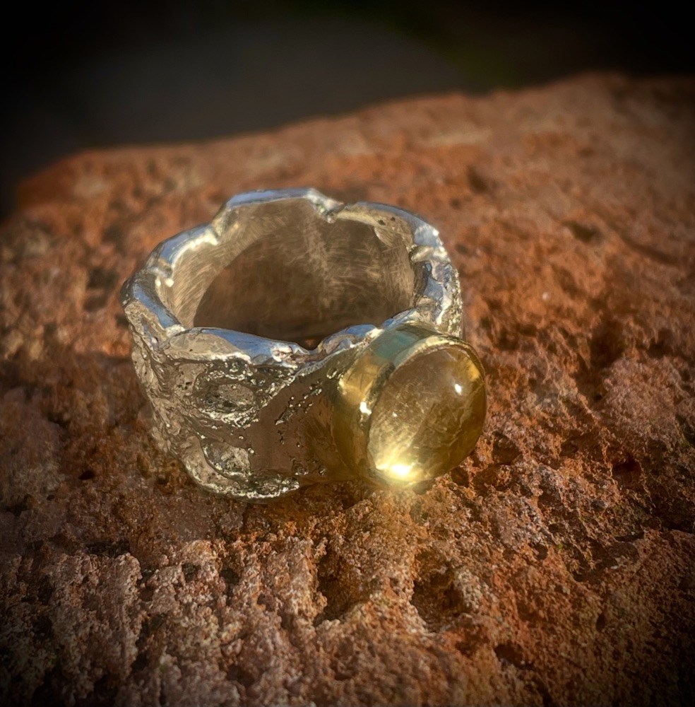 Chunky ring met citrien in gouden kast