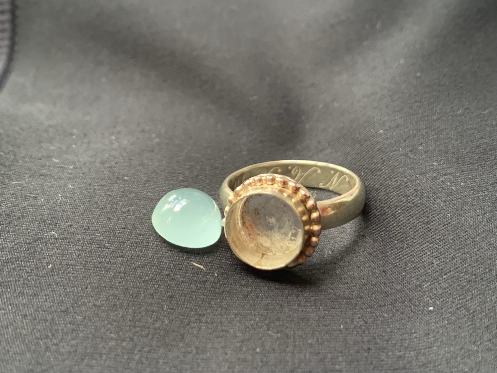 Onderhanden werk Opa's trouwring voor kleindochter