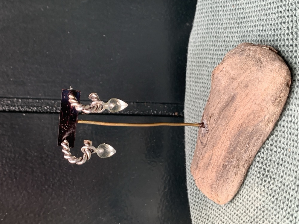 Zilveren gedraaide creolen met aquamarijn-druppel