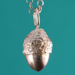 Zilveren gegoten eikeltje uit Haarlemse Hout