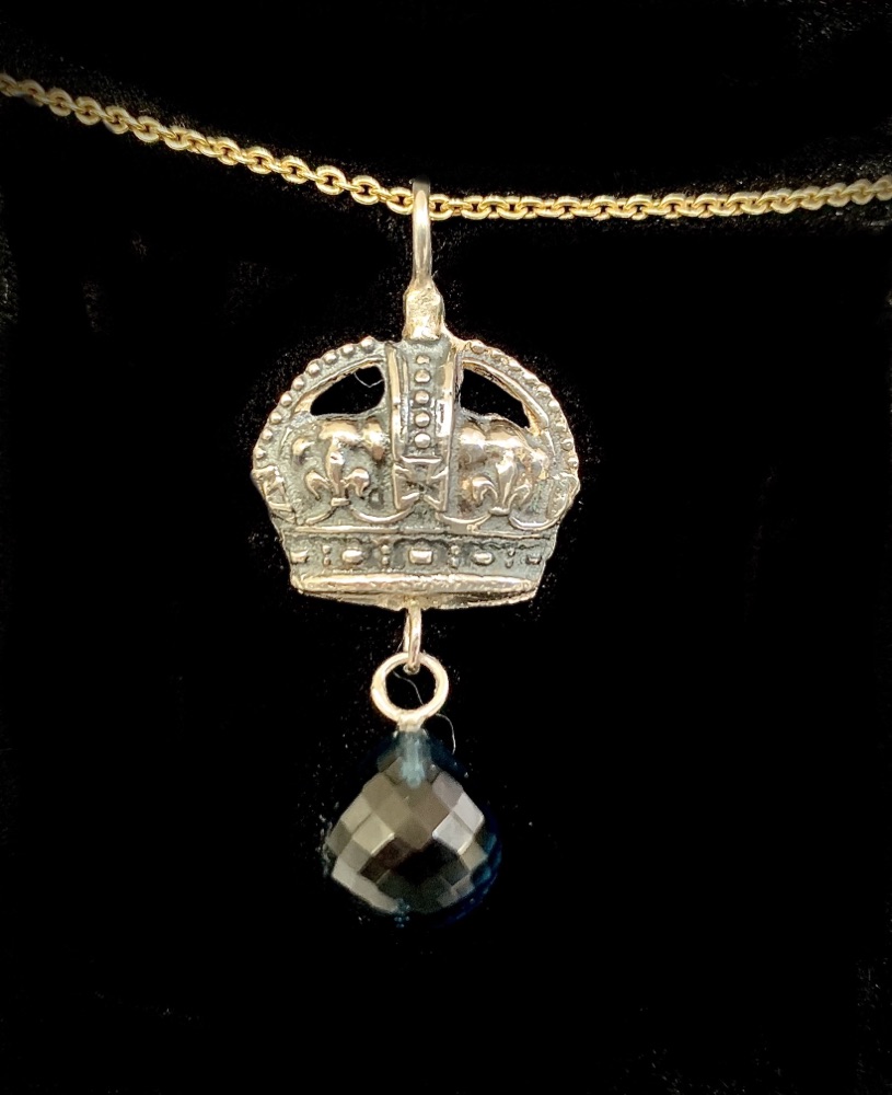 Zilveren hanger gegoten Kroon met gebrande topaas druppel