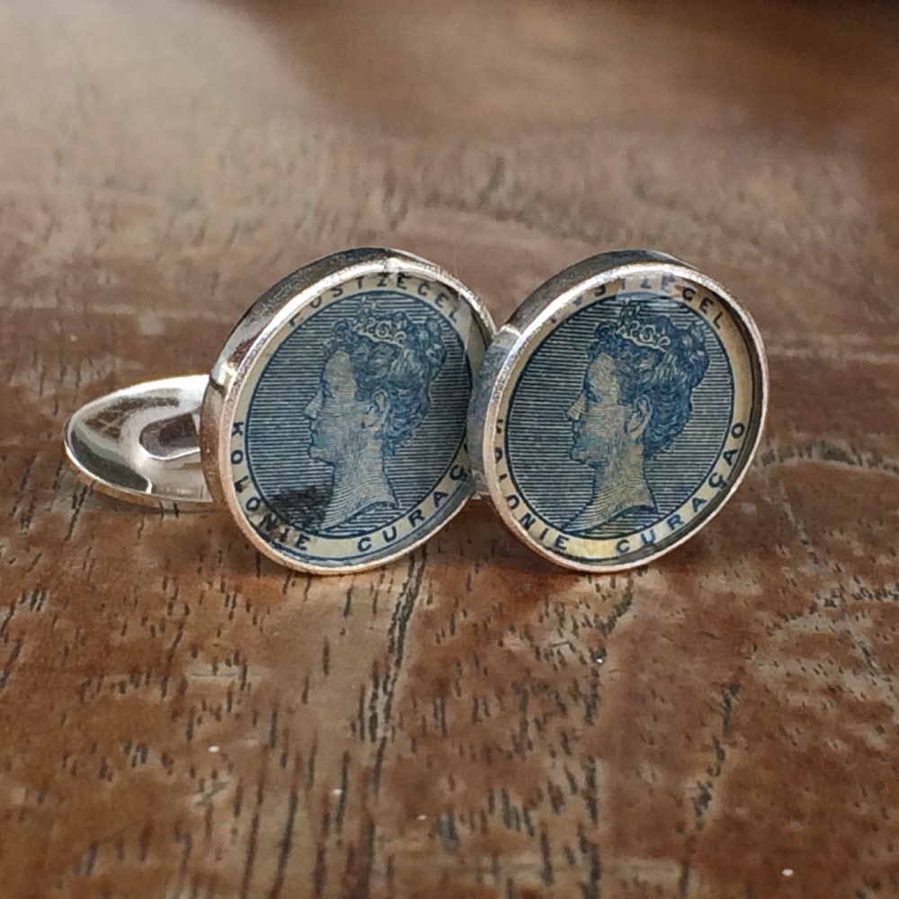 Zilveren manchetknopen met postzegel Wilhelmina Curaçao