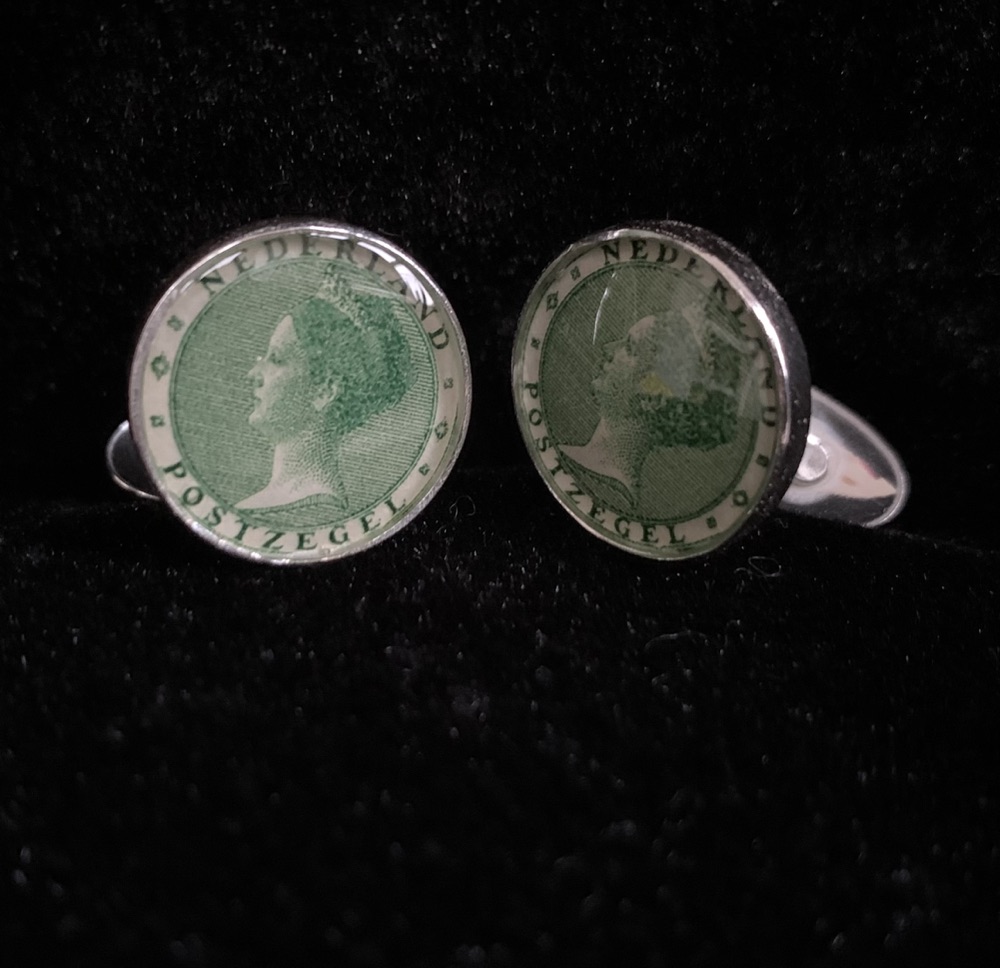 Zilveren manchetknopen met postzegel Wilhelmina