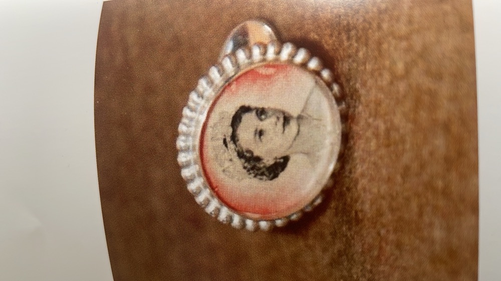 Zilveren ring met Elizabeth postzegel